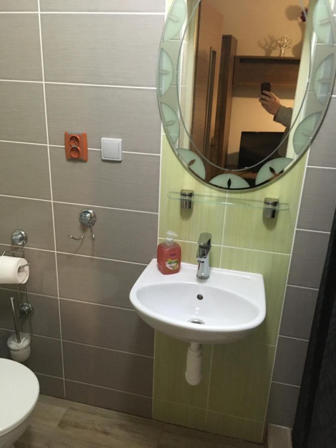 Harrys City Motel Комарно Екстер'єр фото
