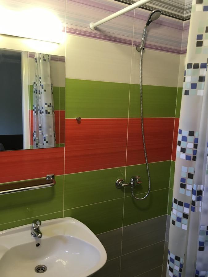 Harrys City Motel Комарно Екстер'єр фото