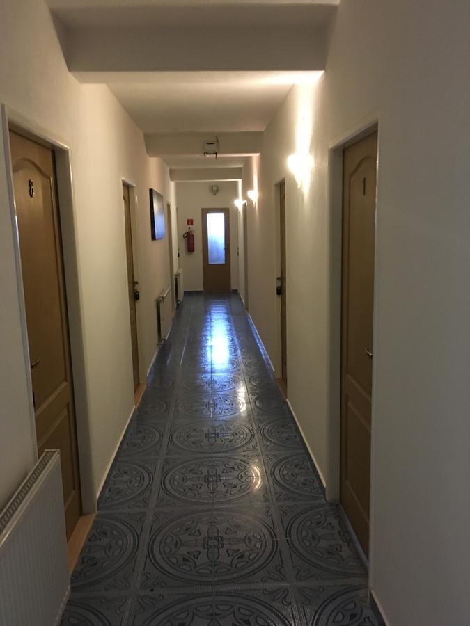 Harrys City Motel Комарно Екстер'єр фото