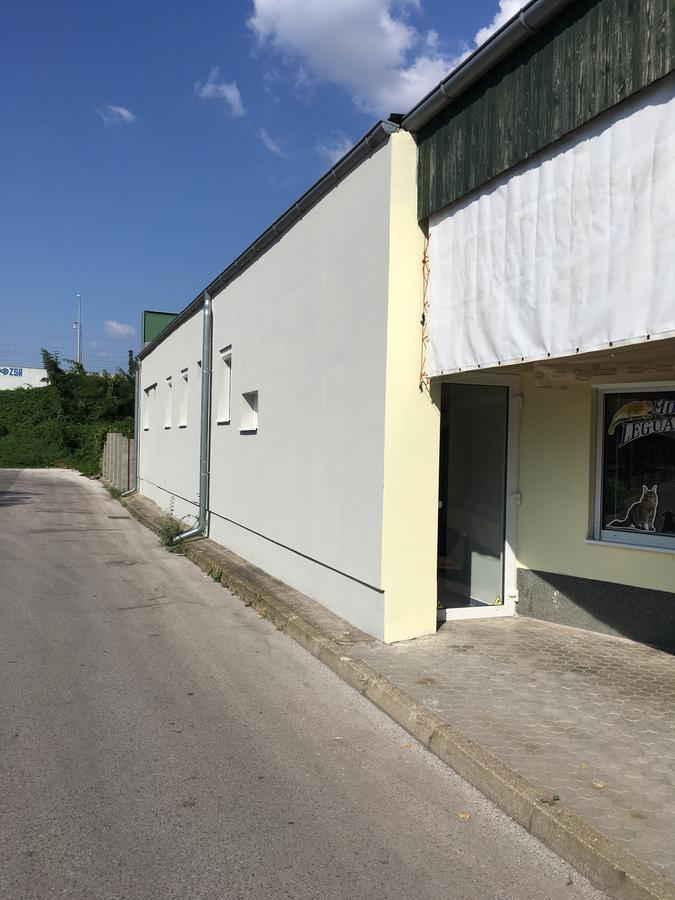 Harrys City Motel Комарно Екстер'єр фото