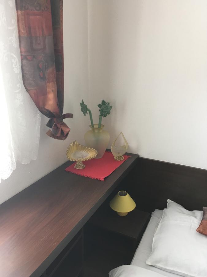 Harrys City Motel Комарно Екстер'єр фото