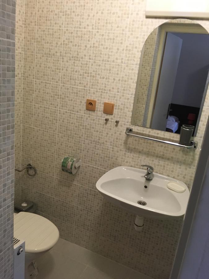 Harrys City Motel Комарно Екстер'єр фото