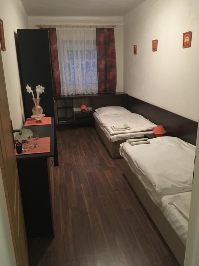 Harrys City Motel Комарно Екстер'єр фото