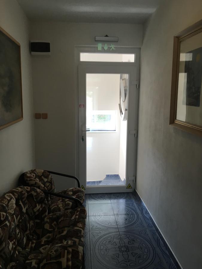 Harrys City Motel Комарно Екстер'єр фото