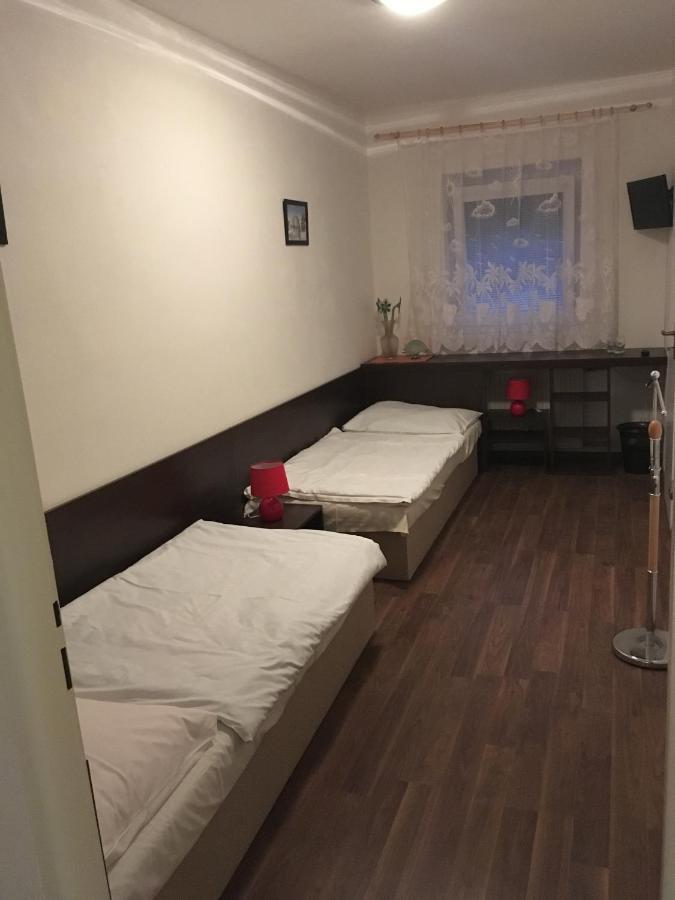 Harrys City Motel Комарно Екстер'єр фото